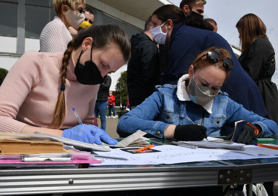 Пикет по сбору подписей за выдвижение кандидатов в президенты Белоруссии