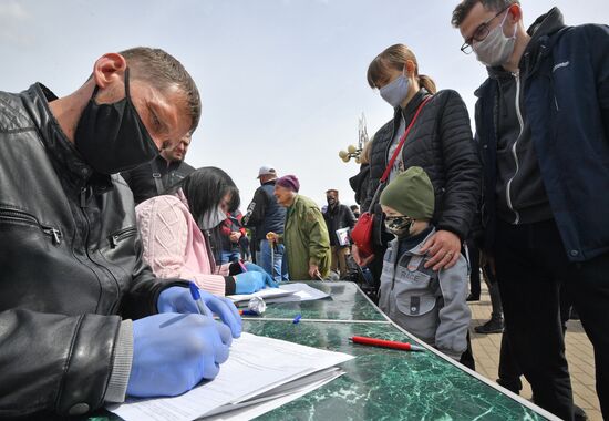 Пикет по сбору подписей за выдвижение кандидатов в президенты Белоруссии