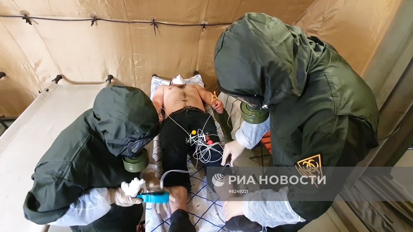 Работа военных медиков в полевом госпитале в Буйнакске