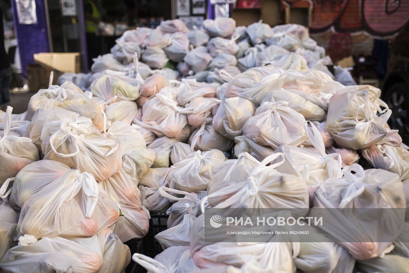 Очередь за бесплатной едой в Мадриде