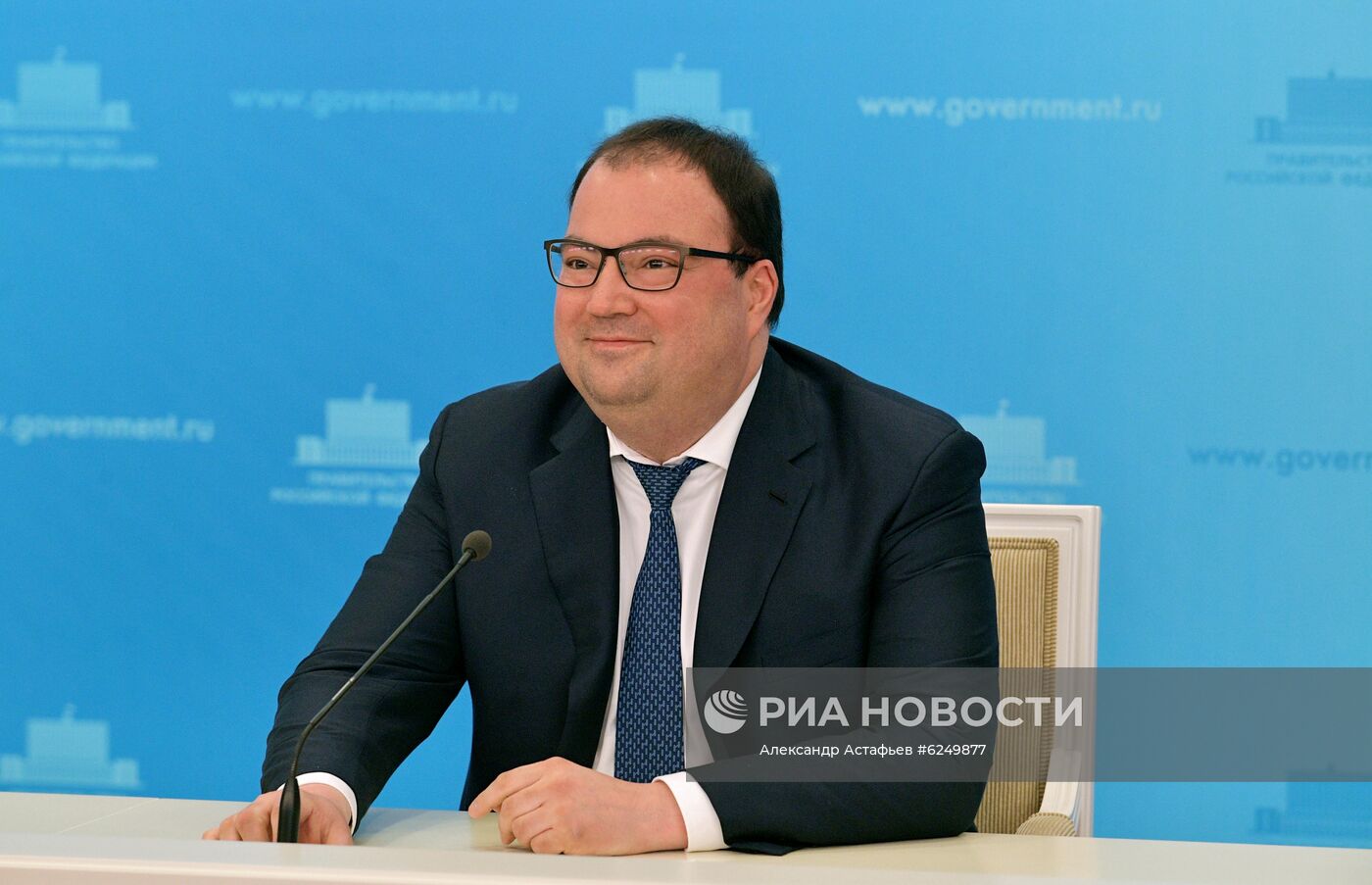 Брифинг министра цифрового развития, связи и массовых коммуникаций РФ М. Шадаева