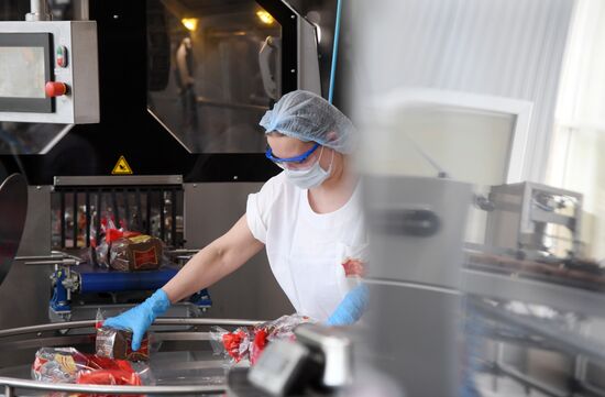 Производство хлеба на комбинате "Черемушки"