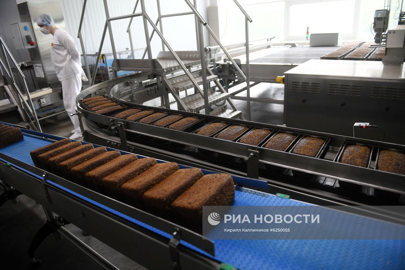 Производство хлеба на комбинате "Черемушки"