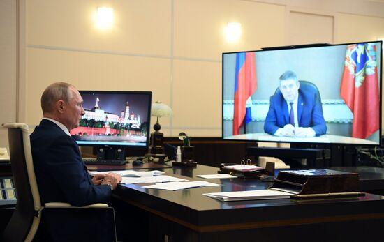 Президент РФ В. Путин провел встречу с губернатором Брянской области А. Богомазом