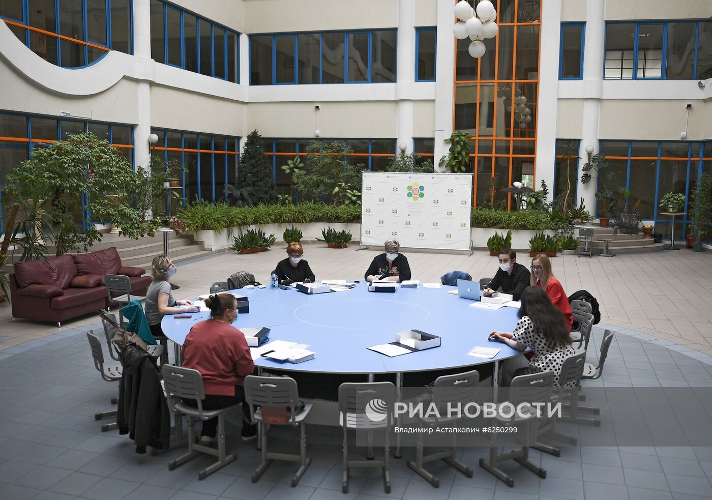 Подготовка к последнему звонку онлайн в школе №2107