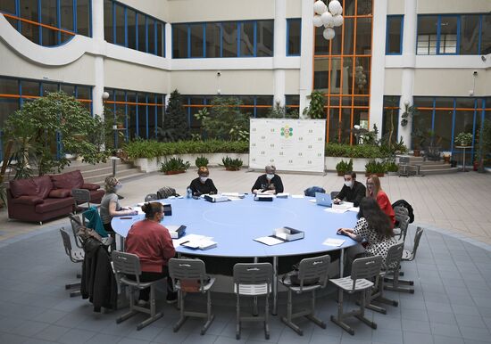 Подготовка к последнему звонку онлайн в школе №2107