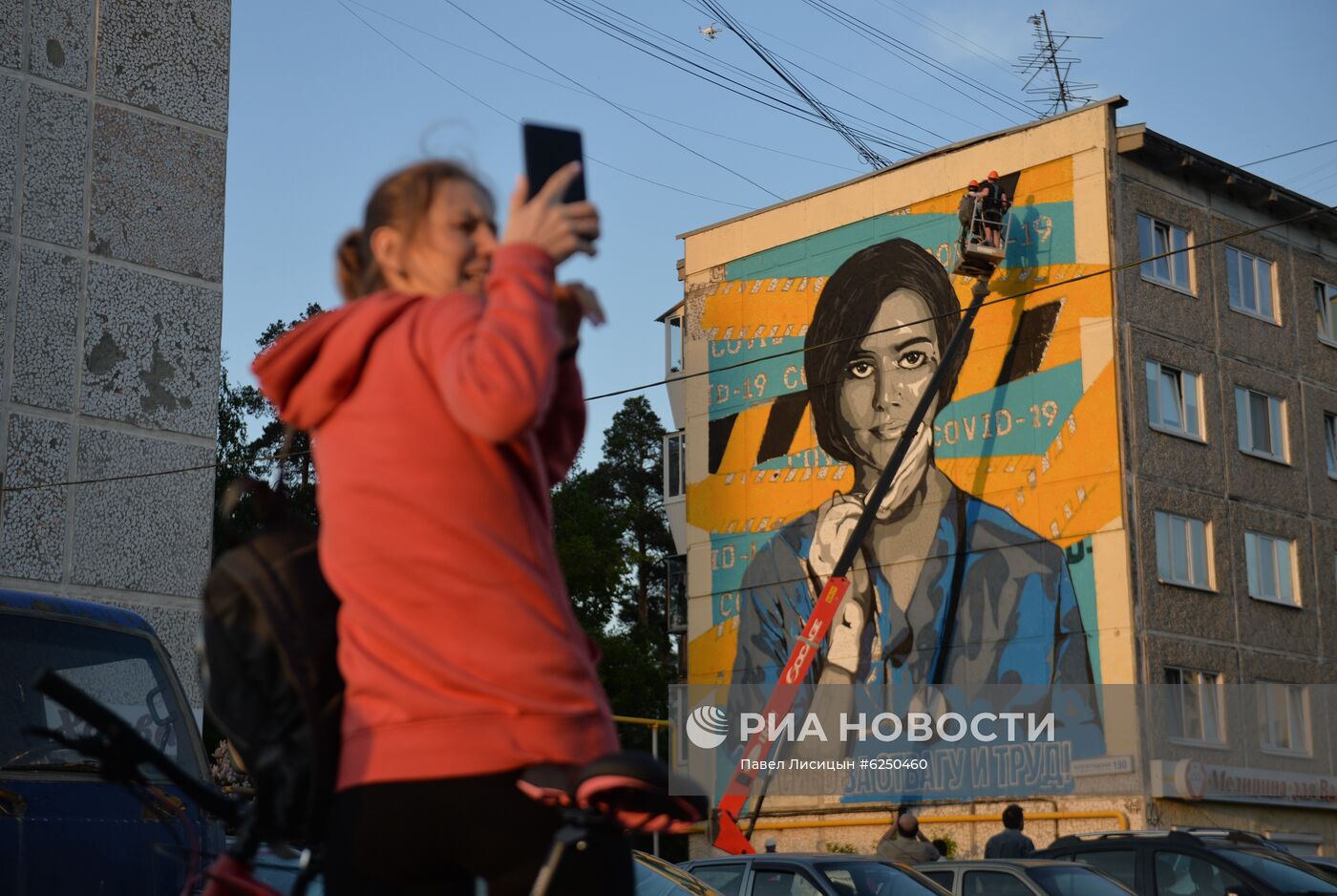 Граффити в честь медиков в Екатеринбурге