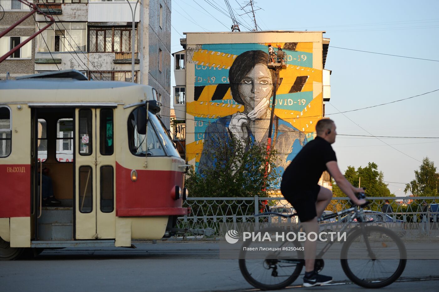 Граффити в честь медиков в Екатеринбурге