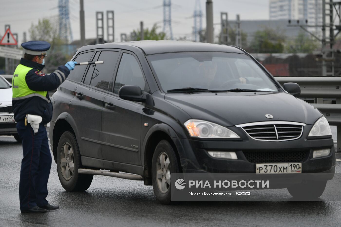 Проверка цифровых пропусков в Москве 