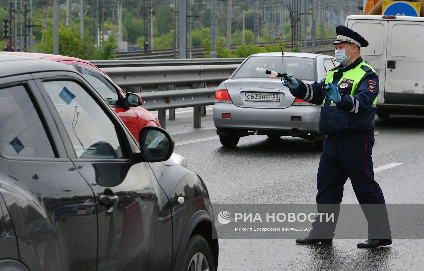 Проверка цифровых пропусков в Москве 