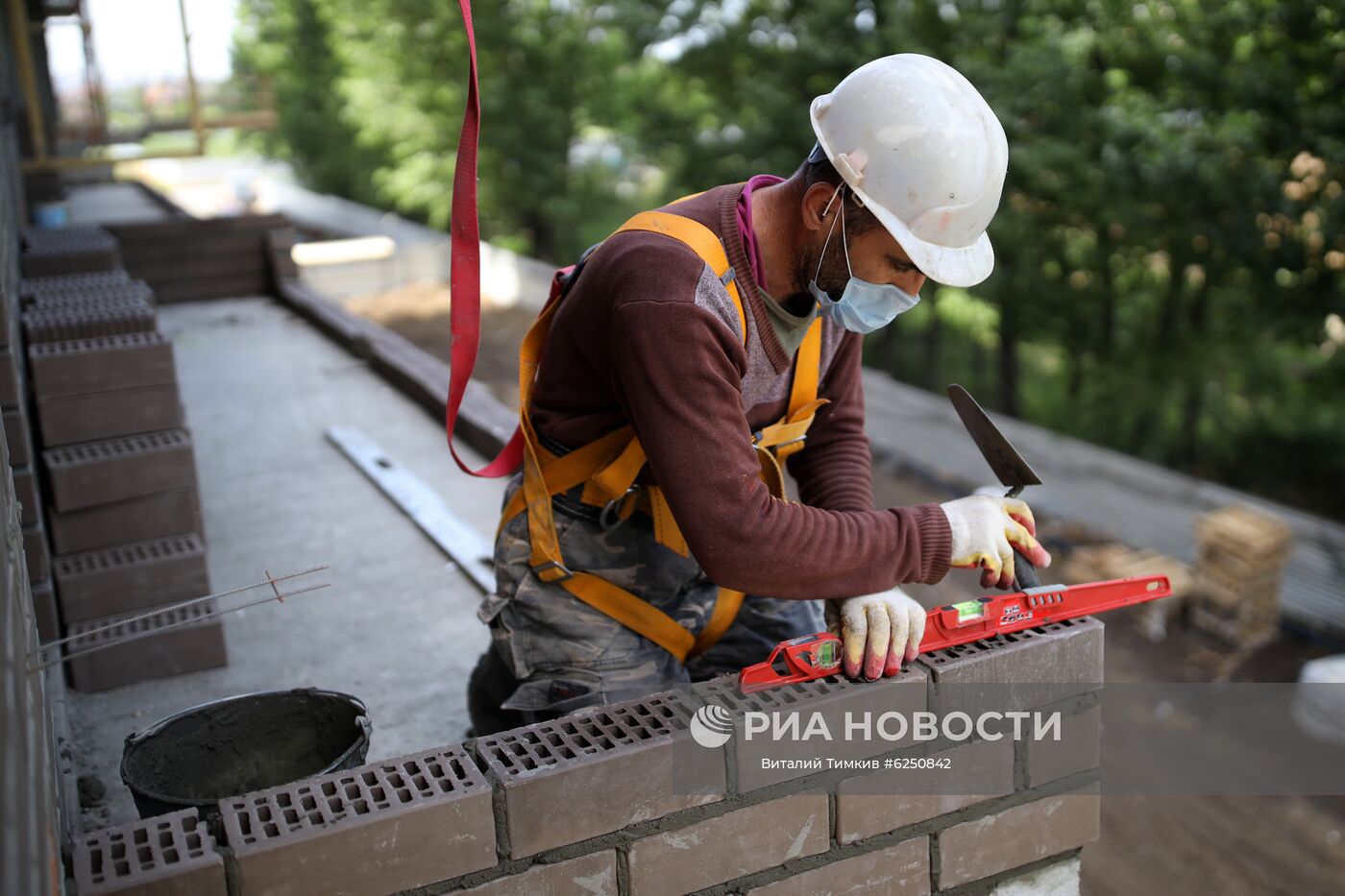 Рабочий на строительство домов