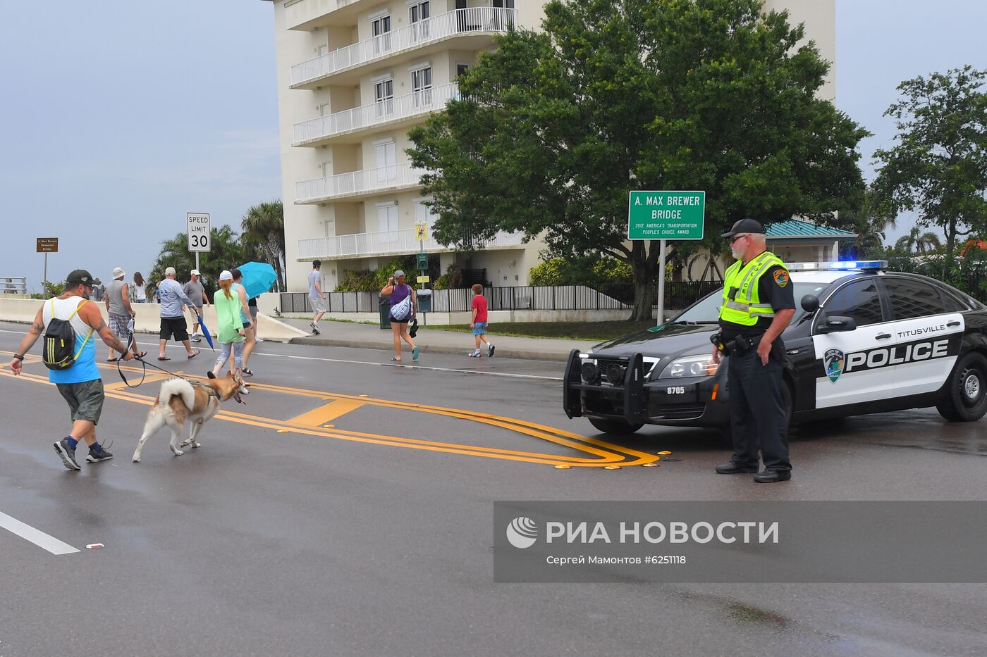 Старт американского корабля Crew Dragon к МКС отложили из-за погодных условий