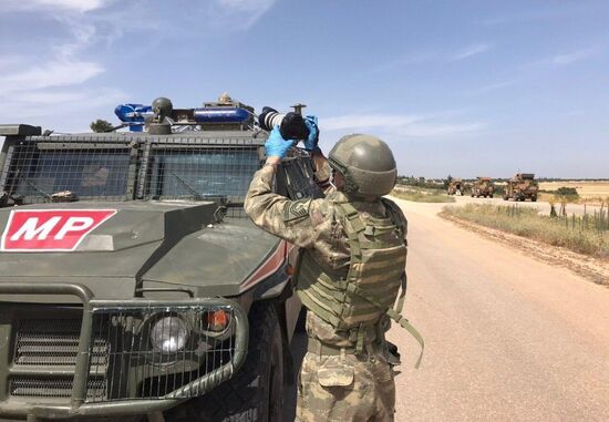 Россия и Турция провели совместное патрулирование в Сирии 