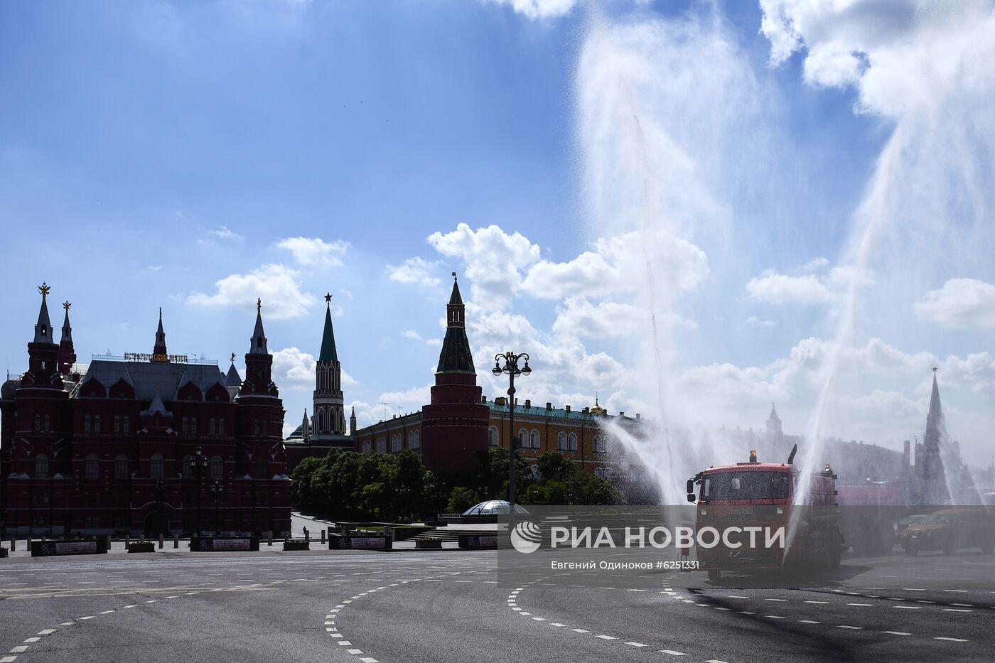 Дезинфекция дорог и тротуаров в Москве 