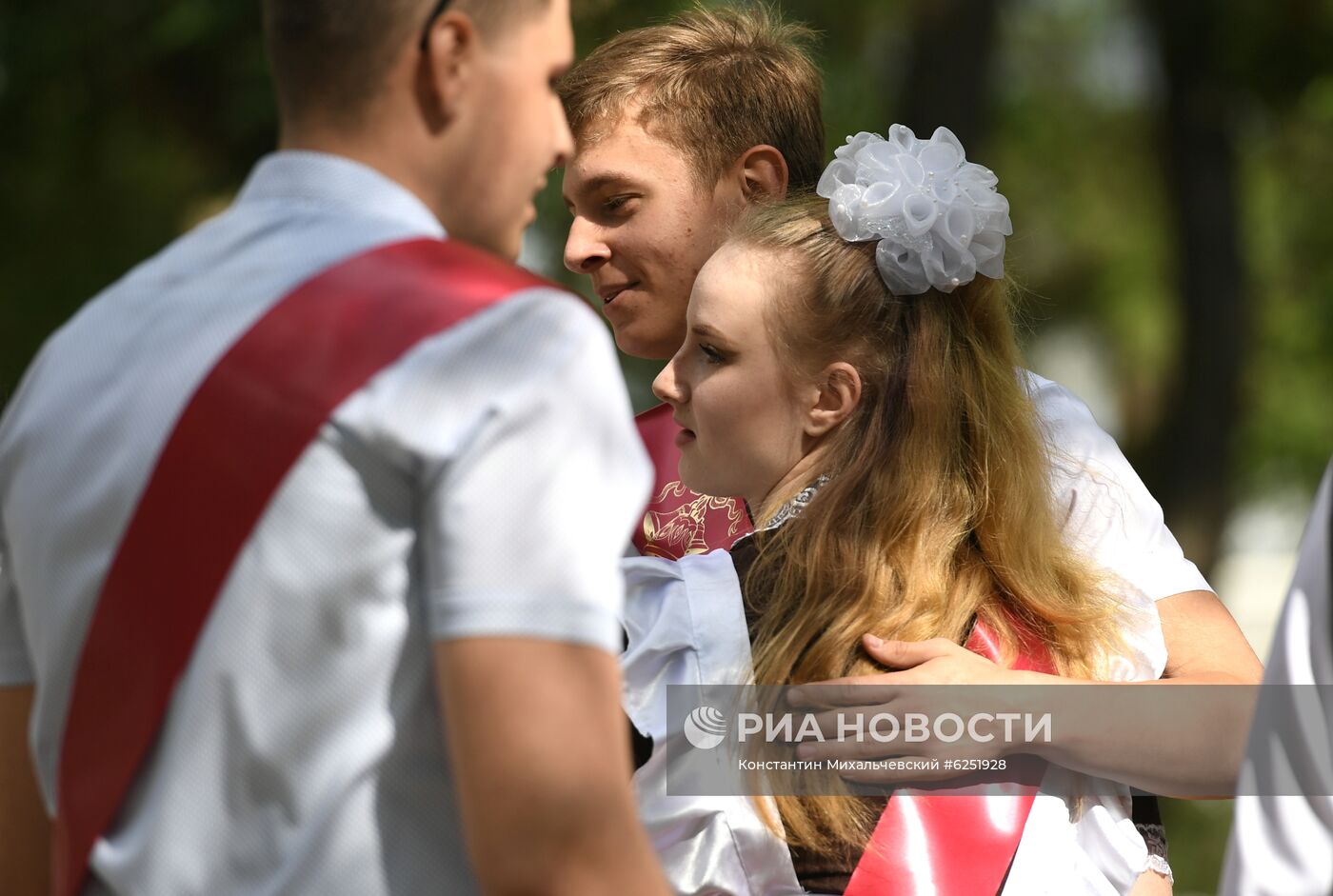 Последний звонок в городах России 