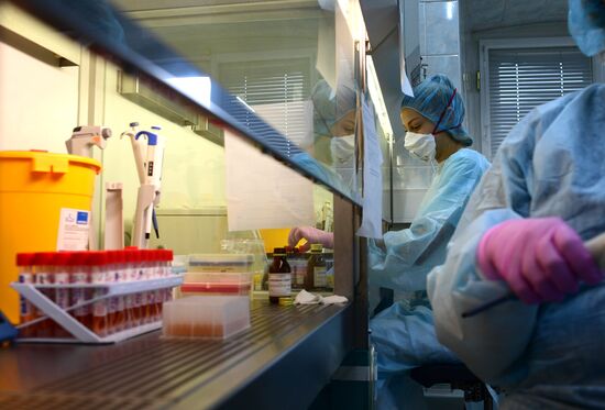 Тестирование на COVID-19 в лаборатории НИИ Склифосовского