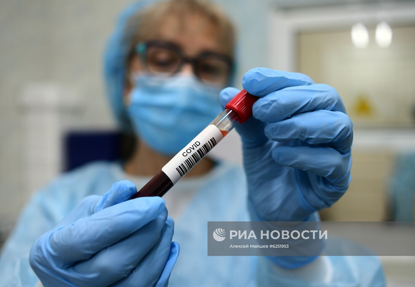 Тестирование на COVID-19 в лаборатории НИИ Склифосовского