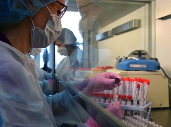 Тестирование на COVID-19 в лаборатории НИИ Склифосовского