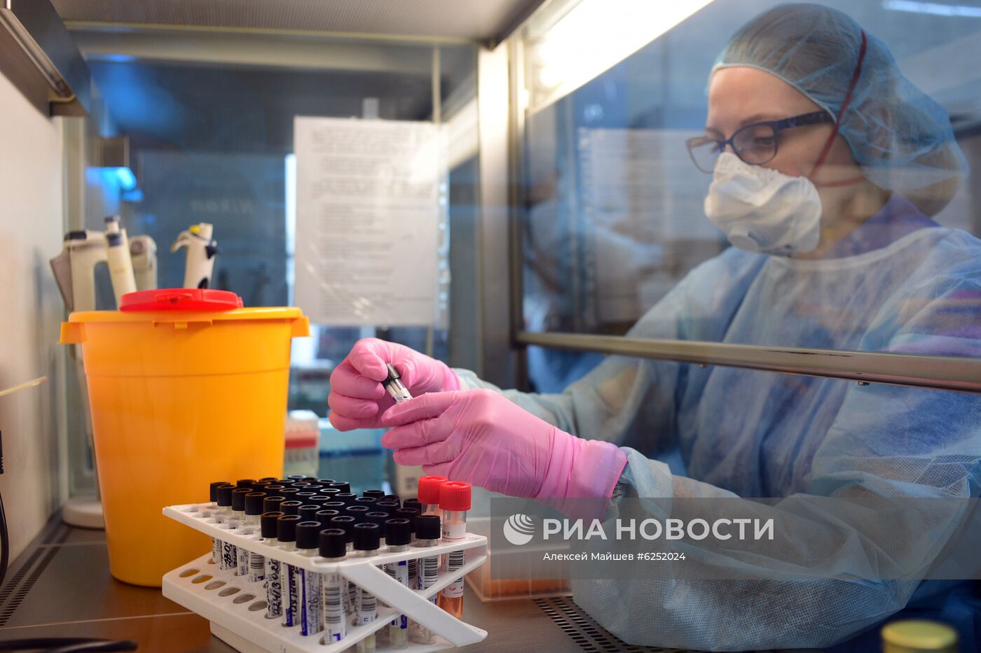 Тестирование на COVID-19 в лаборатории НИИ Склифосовского