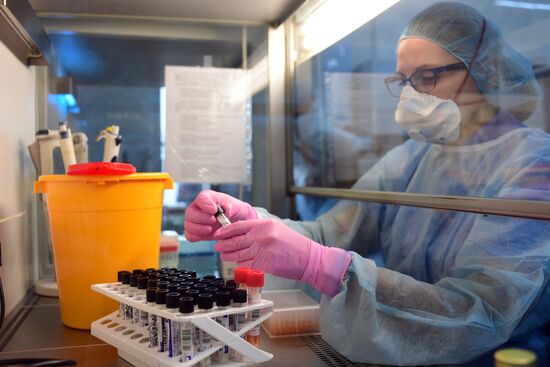 Тестирование на COVID-19 в лаборатории НИИ Склифосовского