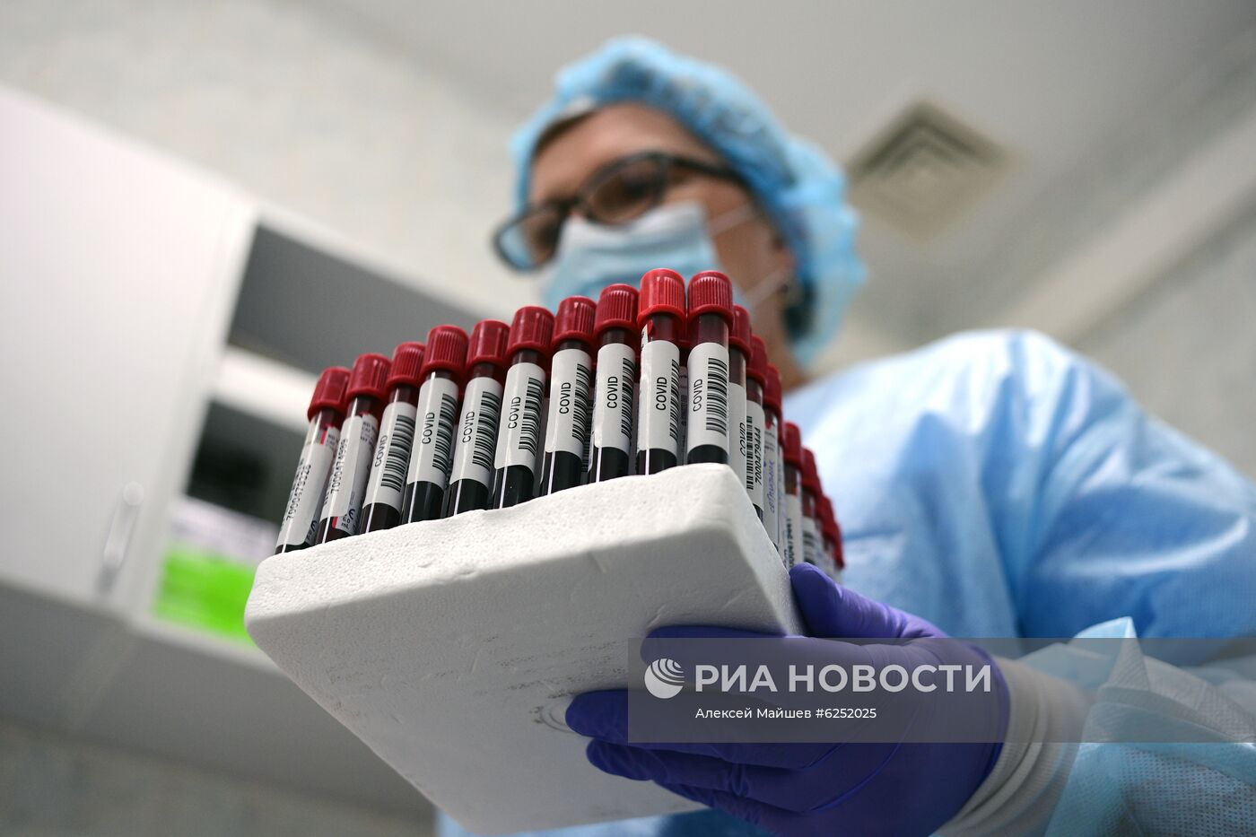 Тестирование на COVID-19 в лаборатории НИИ Склифосовского