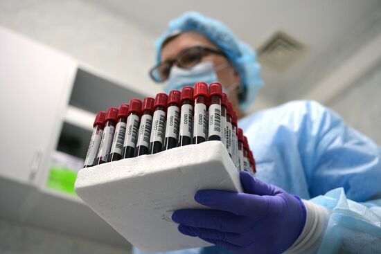 Тестирование на COVID-19 в лаборатории НИИ Склифосовского