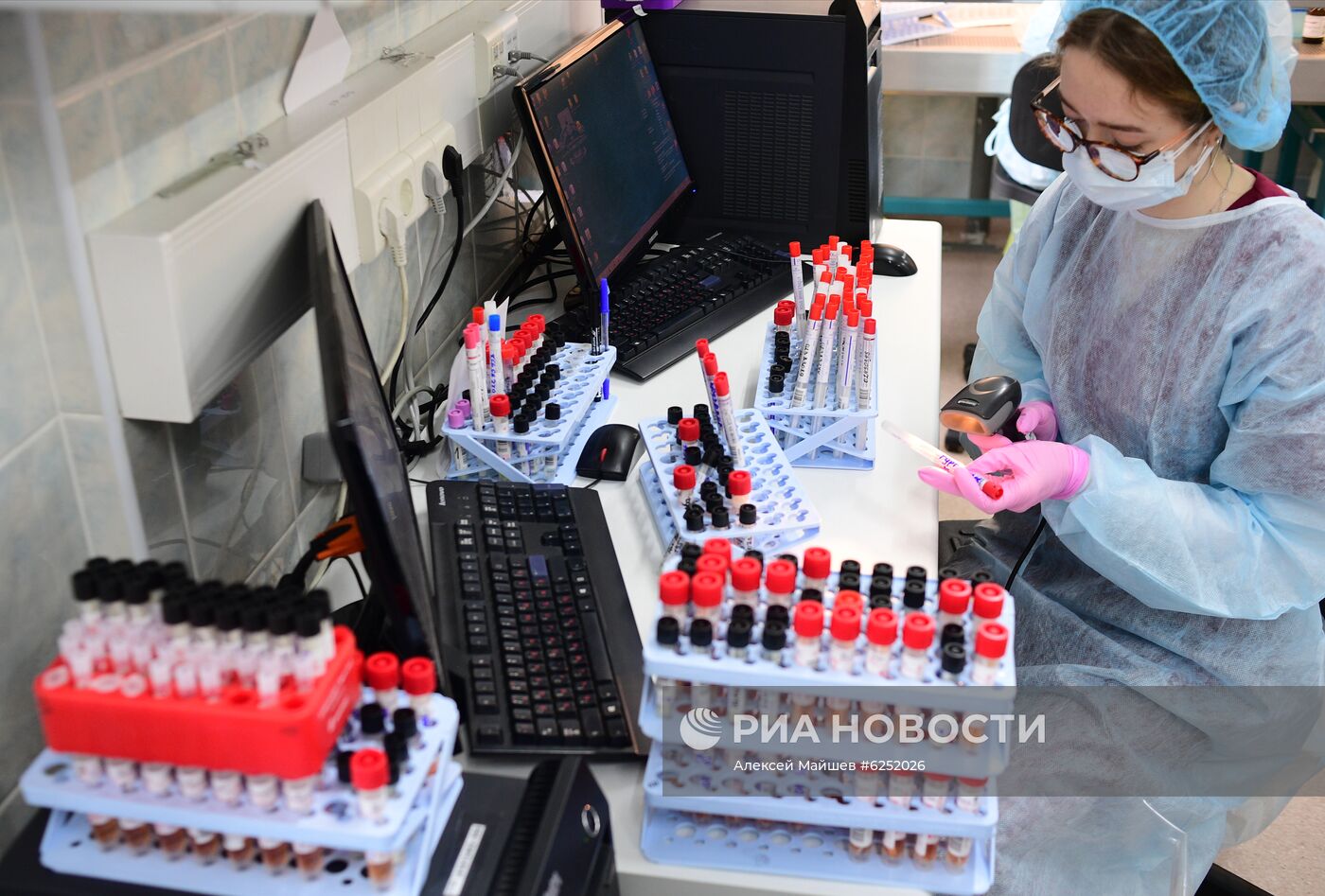 Тестирование на COVID-19 в лаборатории НИИ Склифосовского