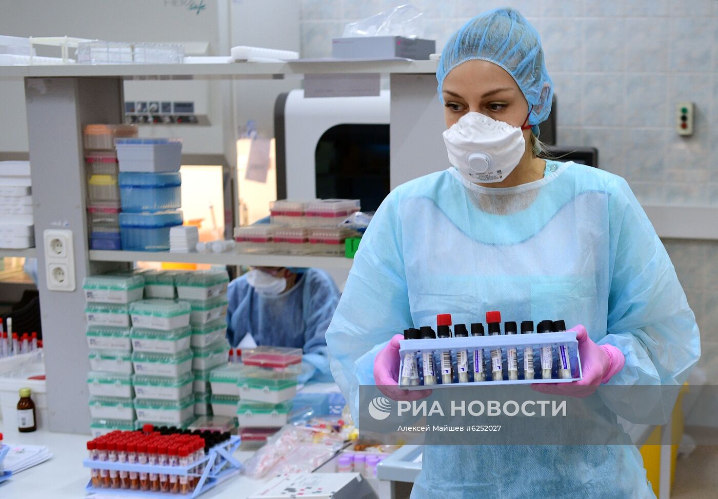 Тестирование на COVID-19 в лаборатории НИИ Склифосовского