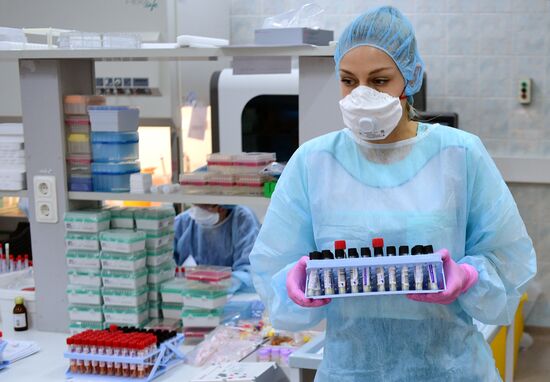 Тестирование на COVID-19 в лаборатории НИИ Склифосовского
