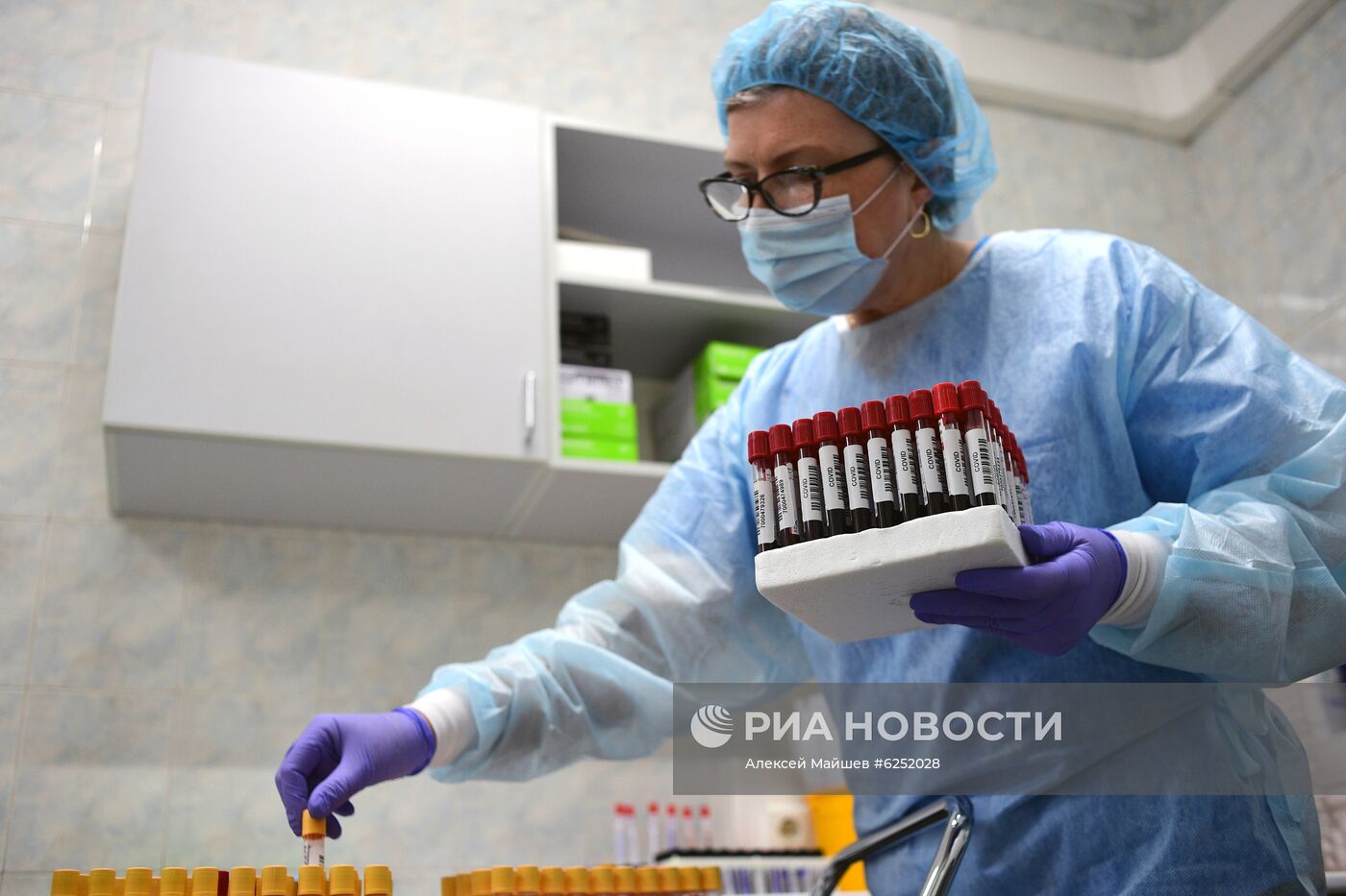 Тестирование на COVID-19 в лаборатории НИИ Склифосовского