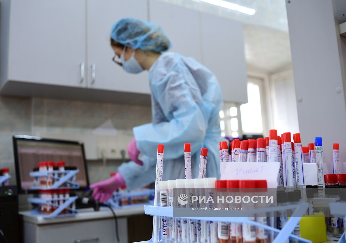 Тестирование на COVID-19 в лаборатории НИИ Склифосовского