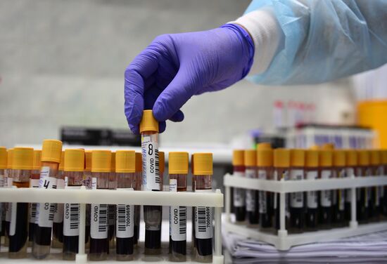 Тестирование на COVID-19 в лаборатории НИИ Склифосовского