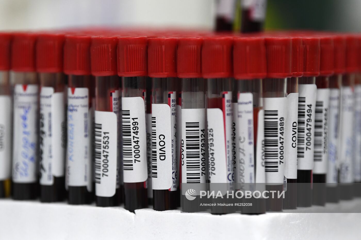 Тестирование на COVID-19 в лаборатории НИИ Склифосовского