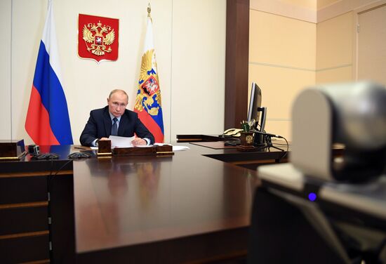 Президент РФ В. Путин встретился с губернатором Костромской области С. Ситниковым