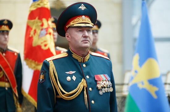 Церемония вручения ордена Суворова 58-й общевойсковой армии в Москве 