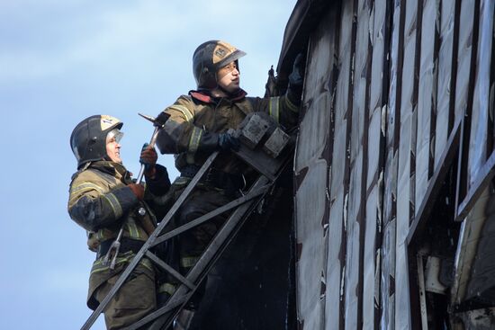 Пожар в бизнес-центре "Парус" в Тюмени