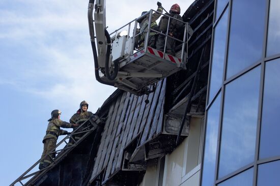 Пожар в бизнес-центре "Парус" в Тюмени