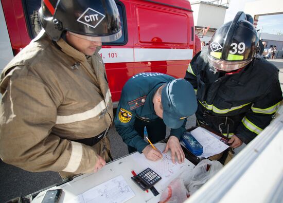 Пожар в бизнес-центре "Парус" в Тюмени