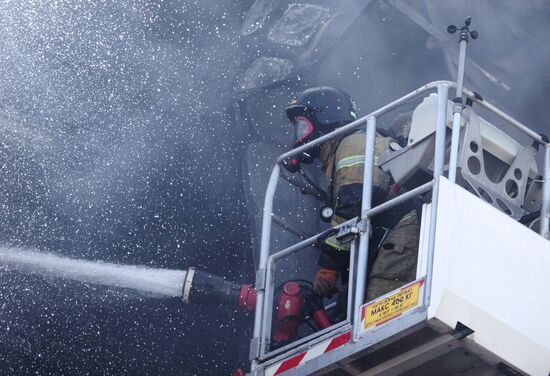 Пожар в бизнес-центре "Парус" в Тюмени