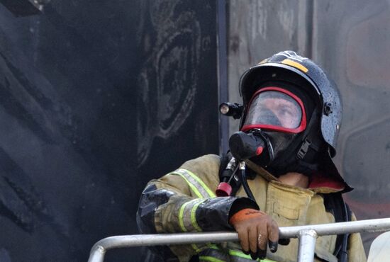 Пожар в бизнес-центре "Парус" в Тюмени