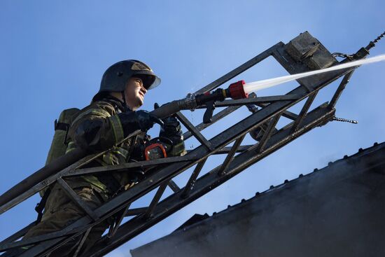 Пожар в бизнес-центре "Парус" в Тюмени