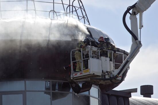 Пожар в бизнес-центре "Парус" в Тюмени