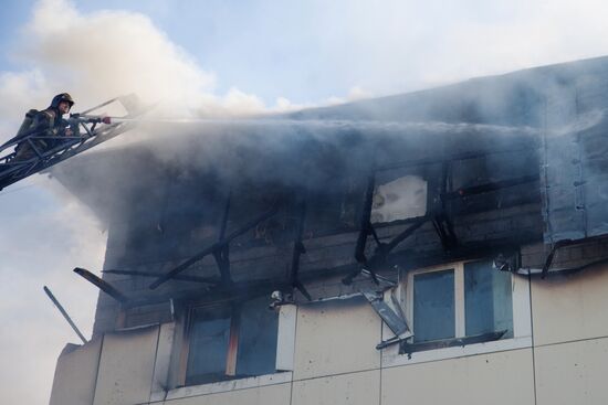 Пожар в бизнес-центре "Парус" в Тюмени