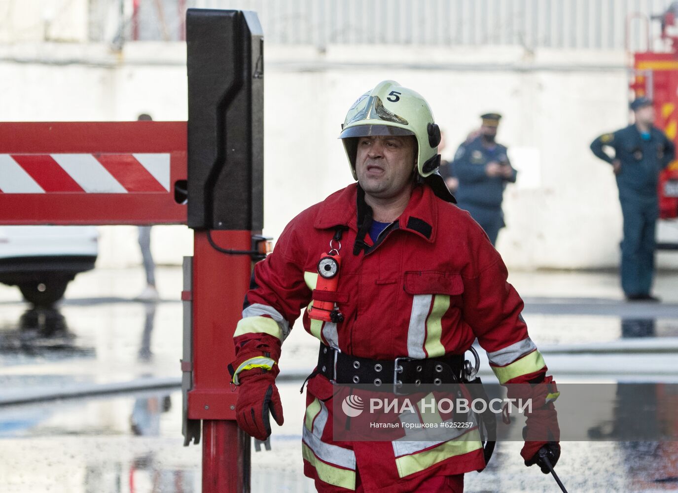 Пожар в бизнес-центре "Парус" в Тюмени