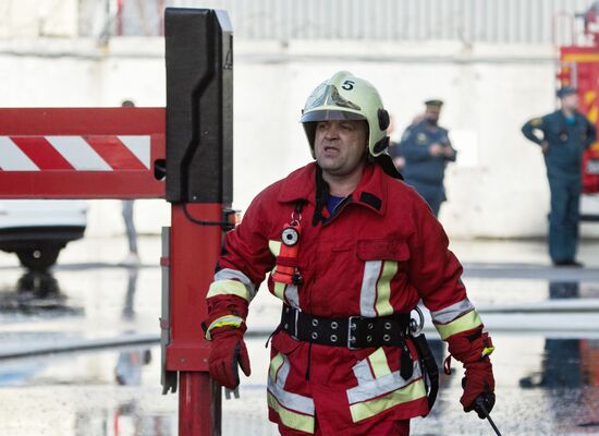 Пожар в бизнес-центре "Парус" в Тюмени