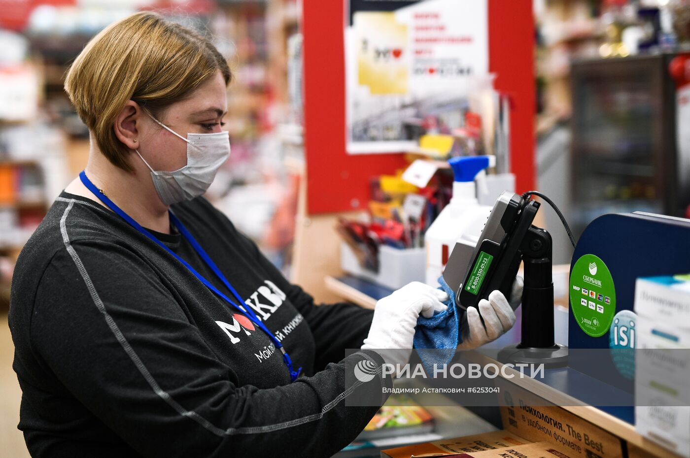 Подготовка книжного магазина "Москва" к открытию после карантина