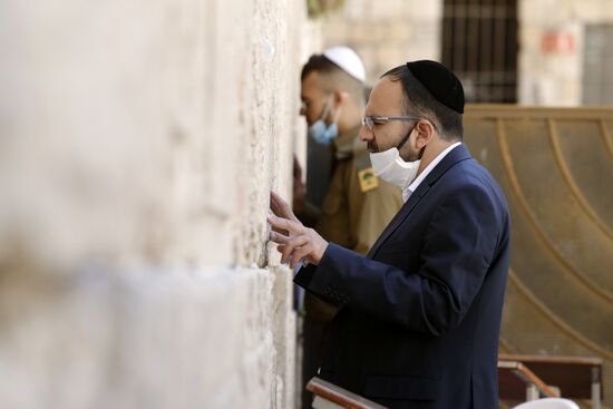 Святые места в Иерусалиме открываются для посещения