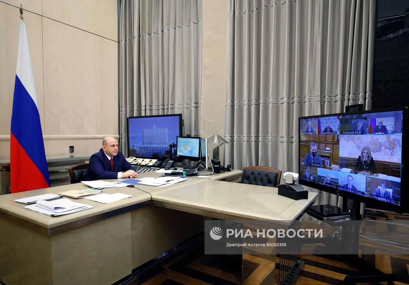 Премьер-министр РФ М. Мишустин провел оперативное совещание