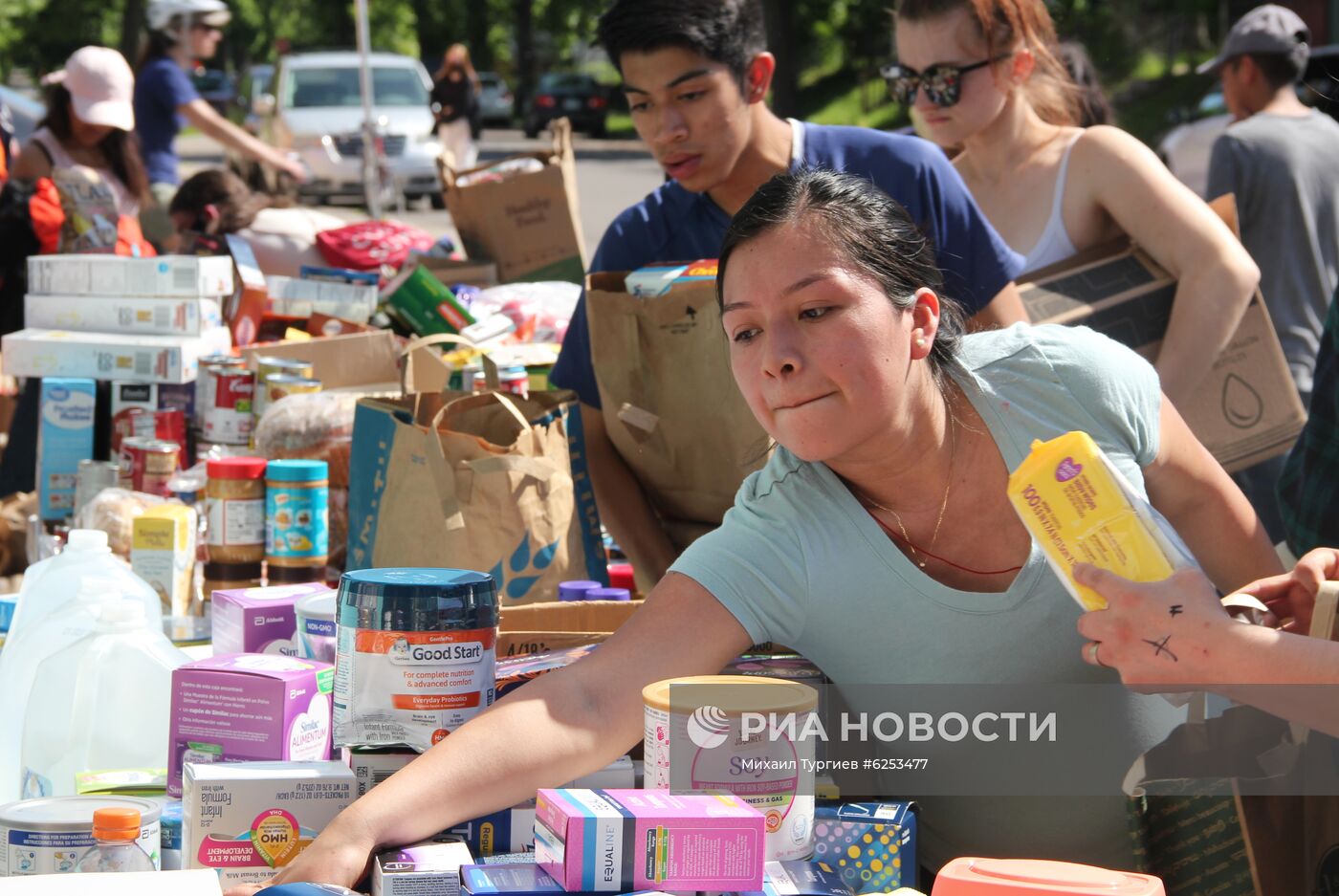 Жители Миннеаполиса ликвидируют последствия беспорядков