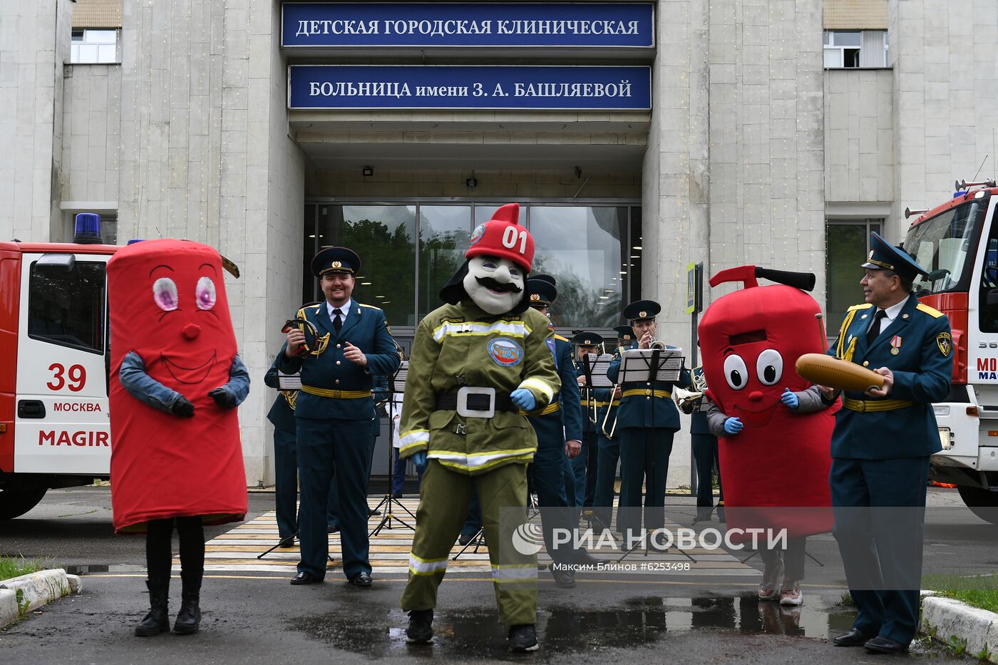 Поздравление пациентов больницы им. Башляевой с Днем защиты детей